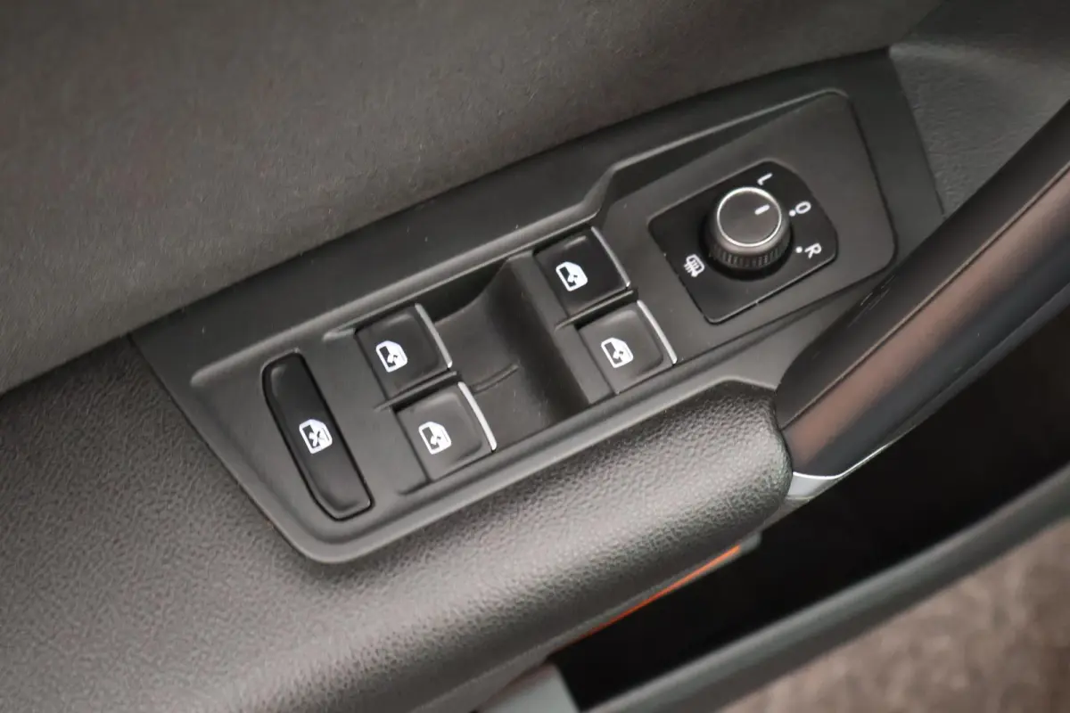 2.0 TSI 180pk DSG 4Motion R-Line Highline Trekhaak Keyless Virtual Cockpit Navigatie