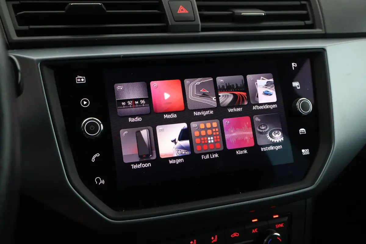 1.0 TSI 95pk Style Launch Edition Navigatie Climate Control Parkeersensoren