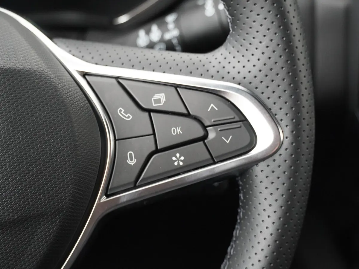 techno full hybrid E-Tech 160 | pack advanced driving assist | pack light & sound |