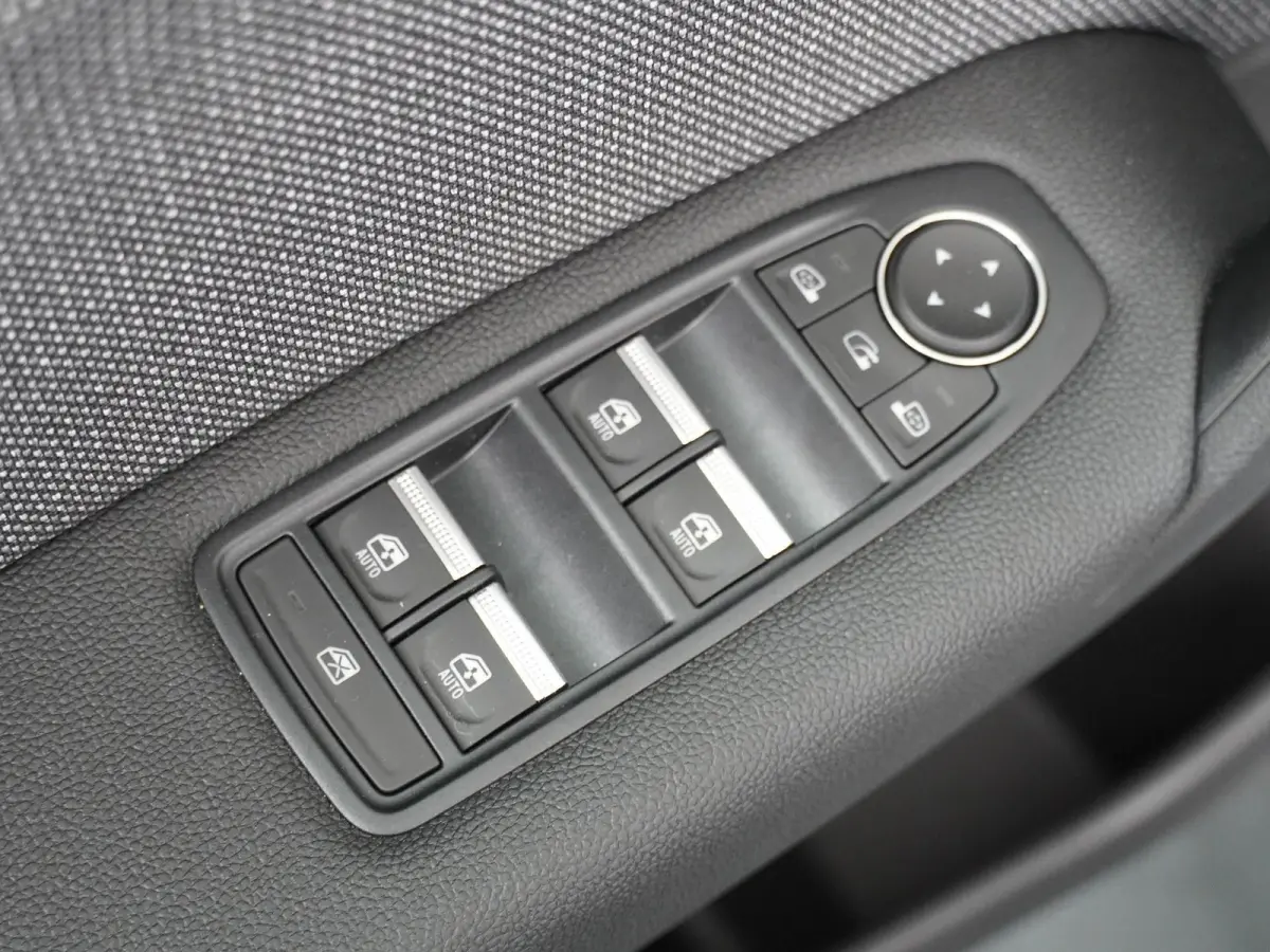 techno full hybrid E-Tech 160 | pack advanced driving assist | pack light & sound |