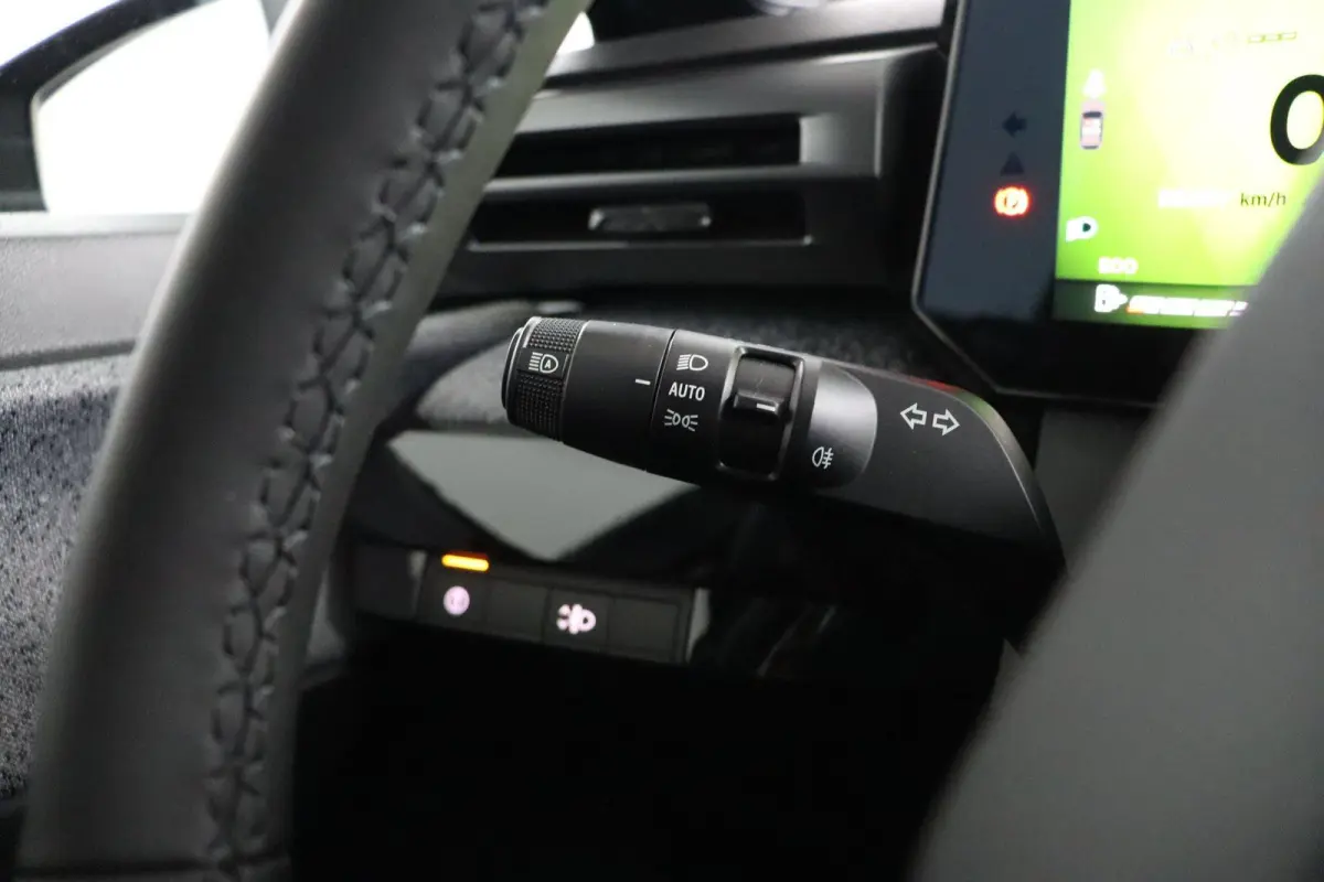 techno full hybrid E-Tech 160 pk | pack winter, safety & parking | lichtmetalen wielen 18""rythmic" | verlenging connected services openR link met vijf jaar |