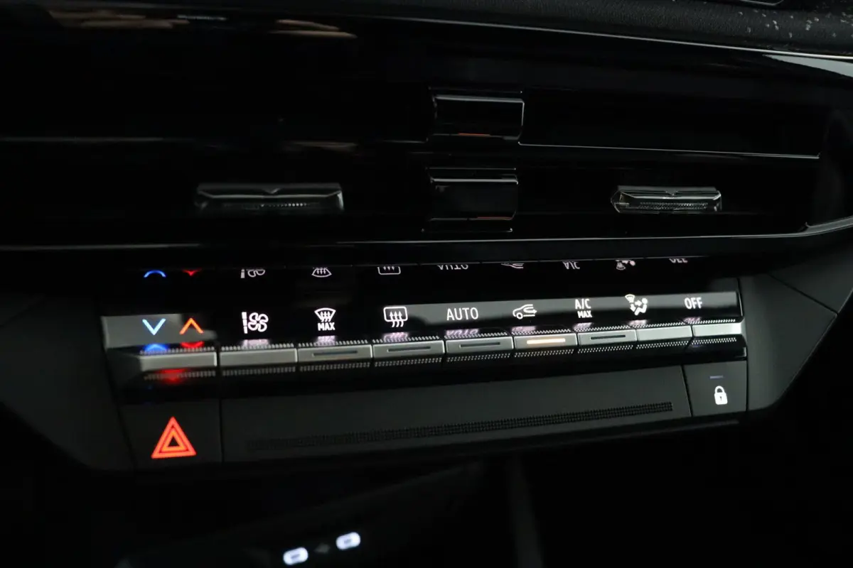 techno full hybrid E-Tech 160 pk | pack winter, safety & parking | lichtmetalen wielen 18""rythmic" | verlenging connected services openR link met vijf jaar |