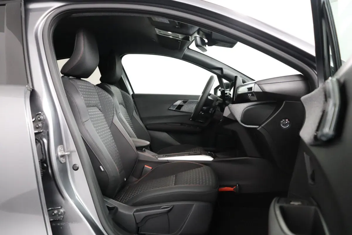 techno full hybrid E-Tech 160 pk | pack winter, safety & parking | lichtmetalen wielen 18""rythmic" | verlenging connected services openR link met vijf jaar |
