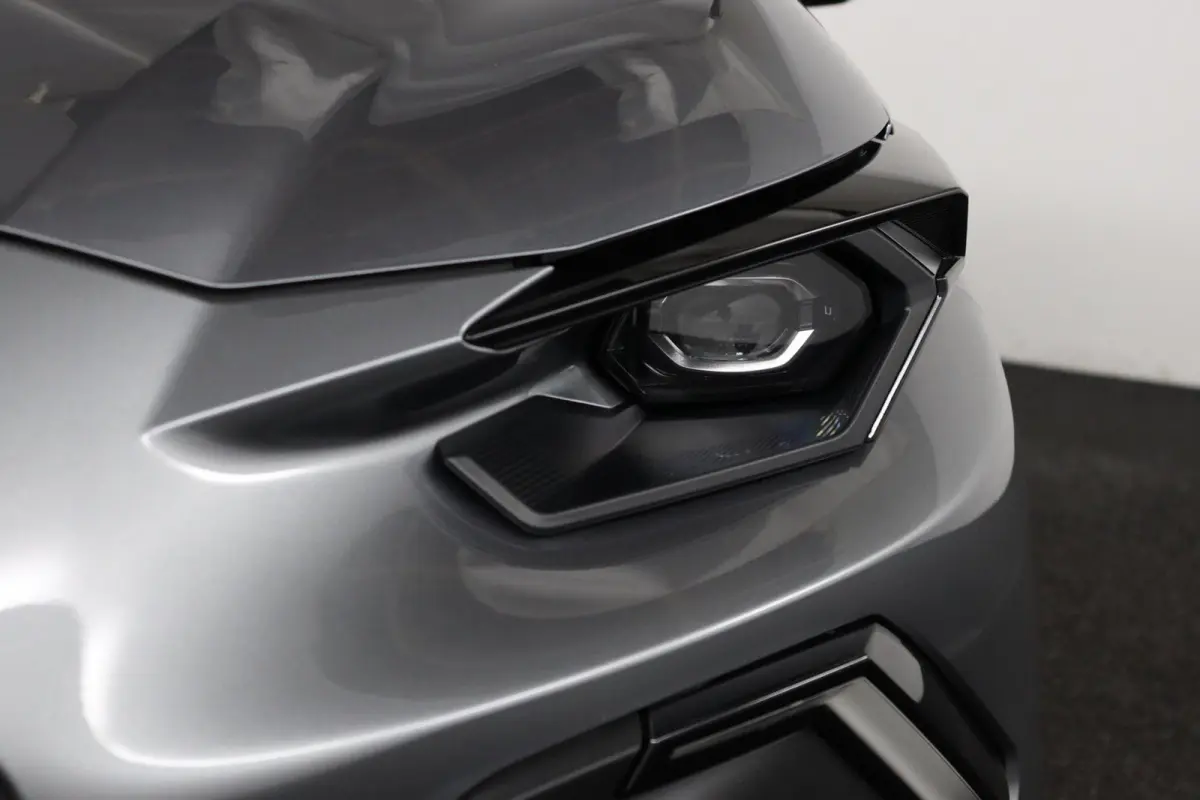 techno full hybrid E-Tech 160 pk | pack winter, safety & parking | lichtmetalen wielen 18""rythmic" | verlenging connected services openR link met vijf jaar |