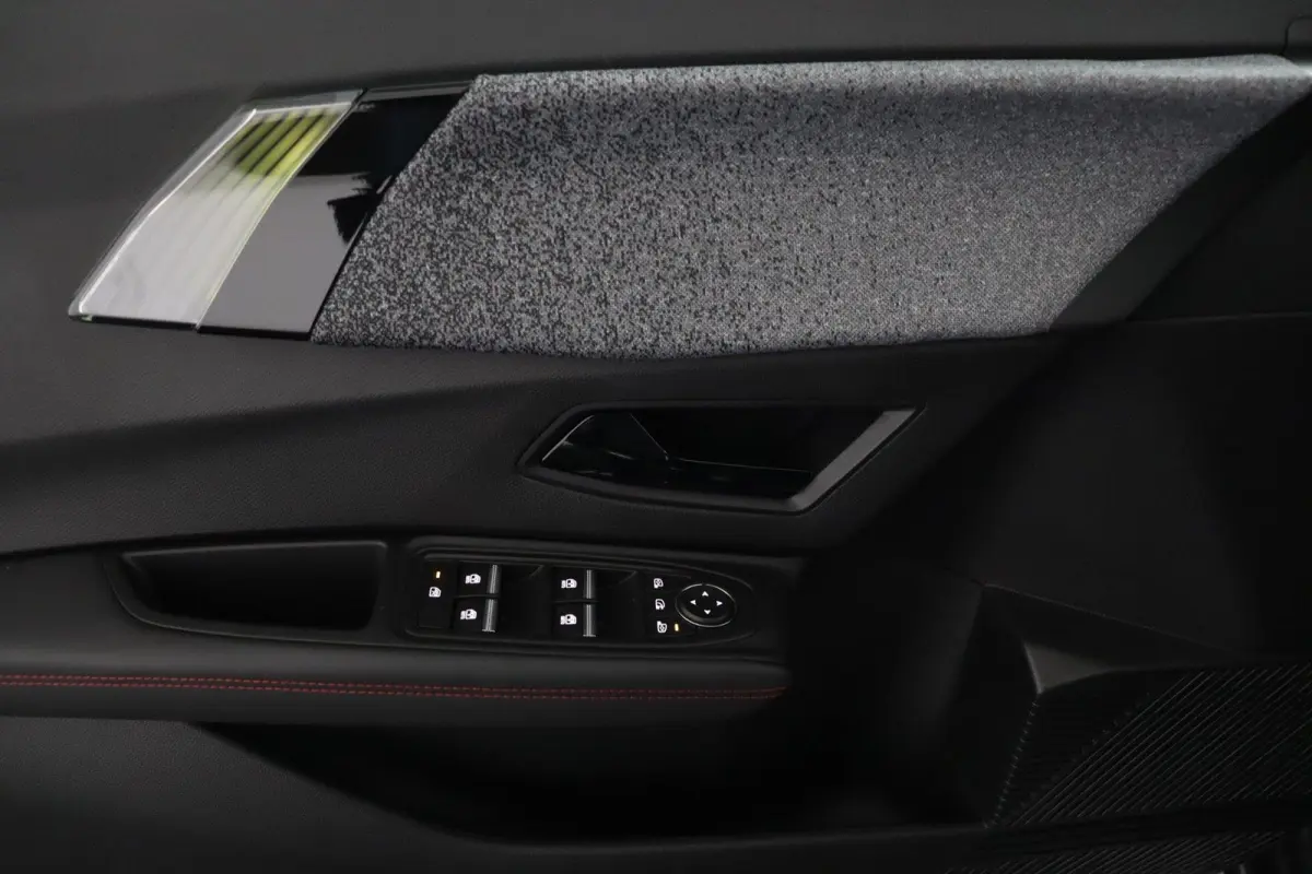 techno full hybrid E-Tech 160 pk | pack winter, safety & parking | lichtmetalen wielen 18""rythmic" | verlenging connected services openR link met vijf jaar |