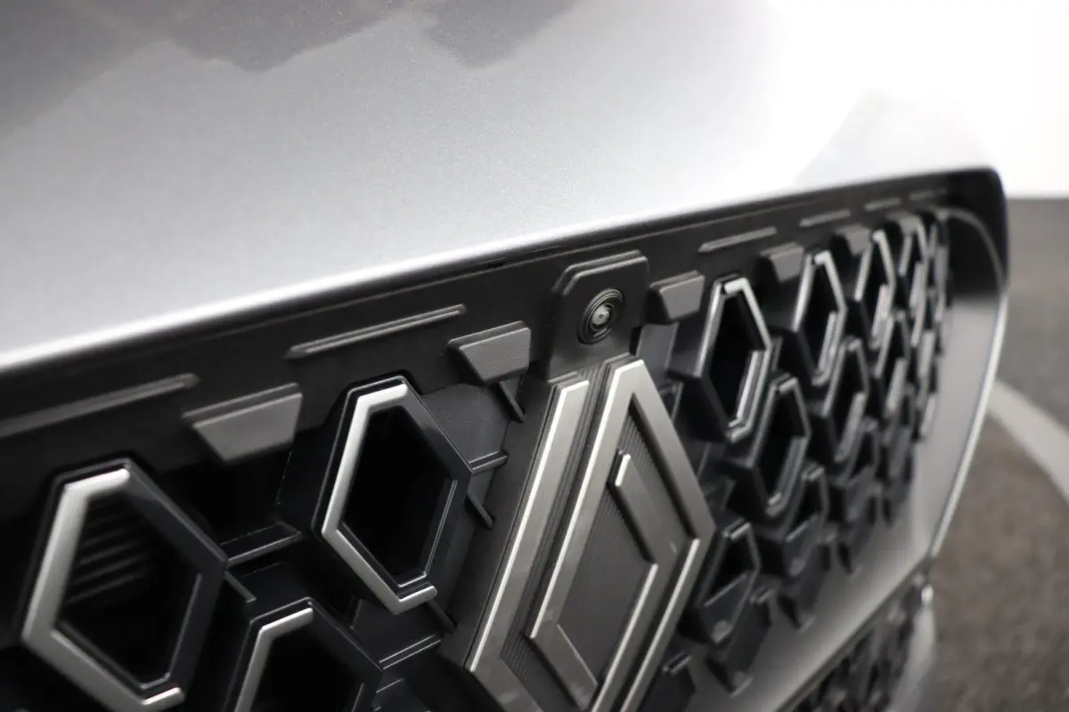 techno full hybrid E-Tech 160 pk | pack winter, safety & parking | lichtmetalen wielen 18""rythmic" | verlenging connected services openR link met vijf jaar |