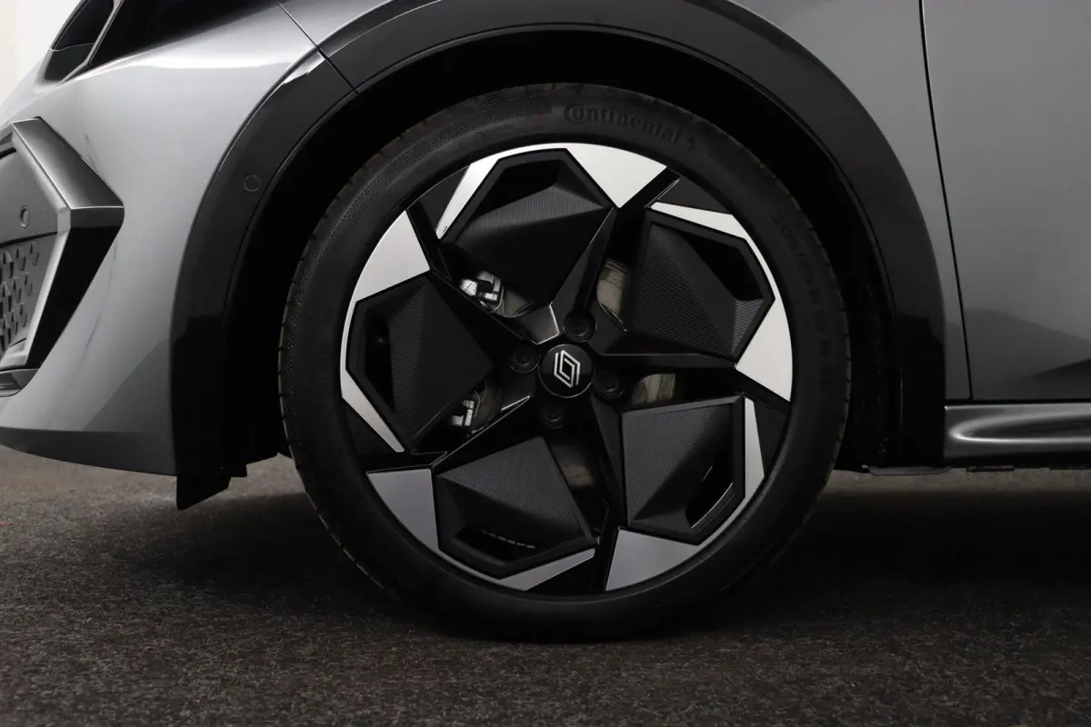techno full hybrid E-Tech 160 pk | pack winter, safety & parking | lichtmetalen wielen 18""rythmic" | verlenging connected services openR link met vijf jaar |