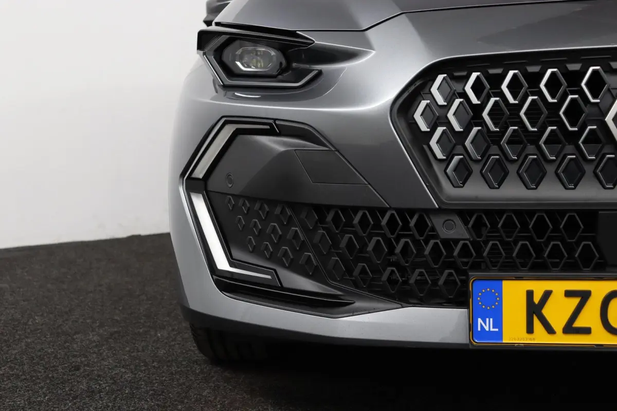 techno full hybrid E-Tech 160 pk | pack winter, safety & parking | lichtmetalen wielen 18""rythmic" | verlenging connected services openR link met vijf jaar |