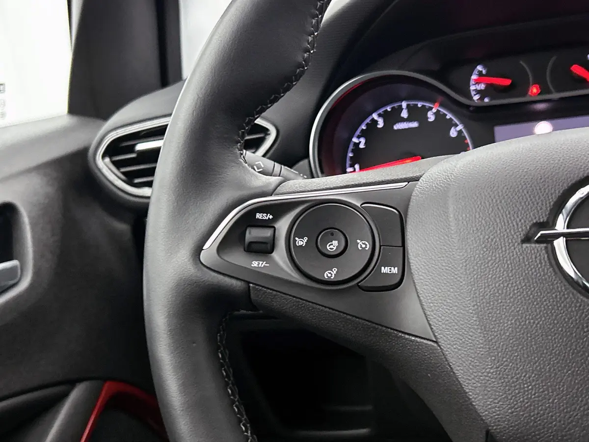 1.2 110pk Level 4 | Navigatie | Camera | Climate Control | Keyless | Apple Carplay/Android Auto | Stoel- en stuurverwarming | LMV 17'' |
