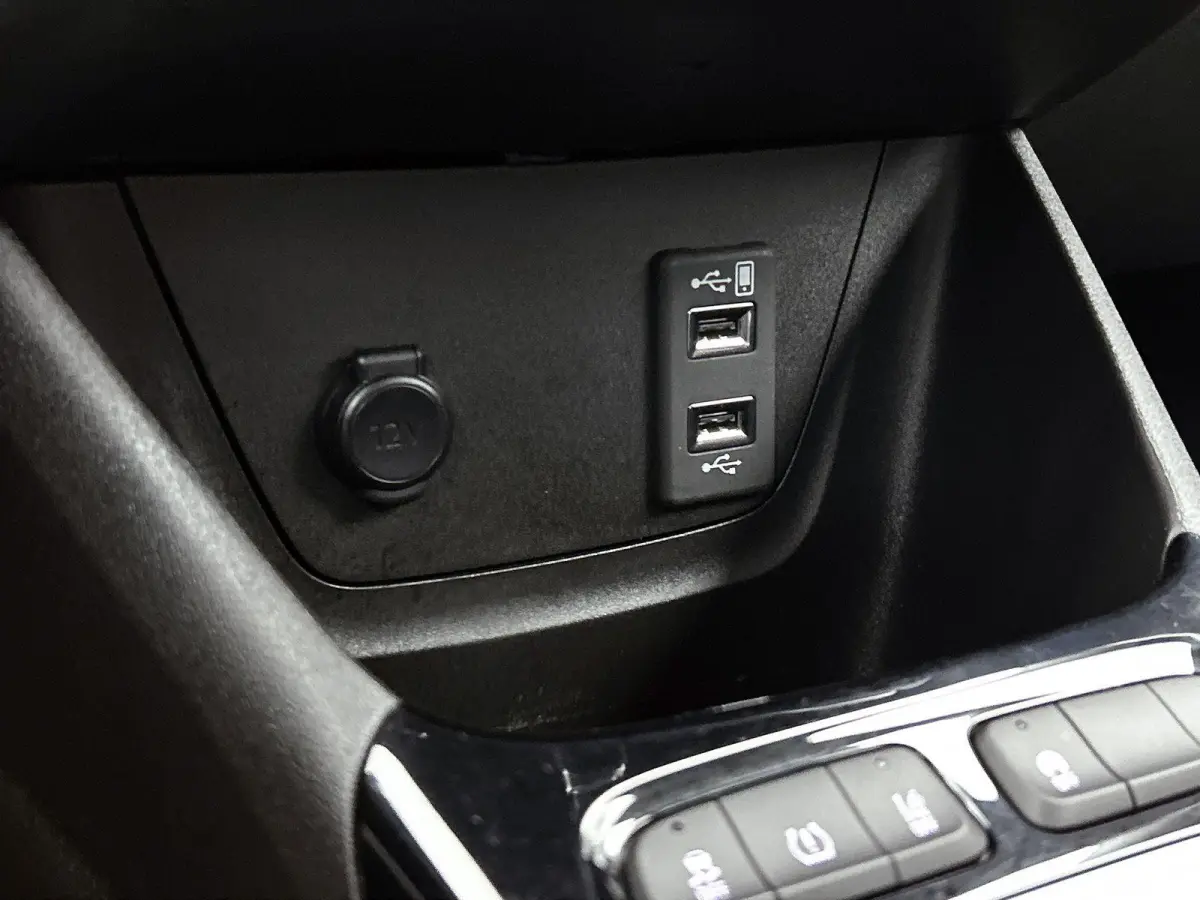 1.2 110pk Level 4 | Navigatie | Camera | Climate Control | Keyless | Apple Carplay/Android Auto | Stoel- en stuurverwarming | LMV 17'' |
