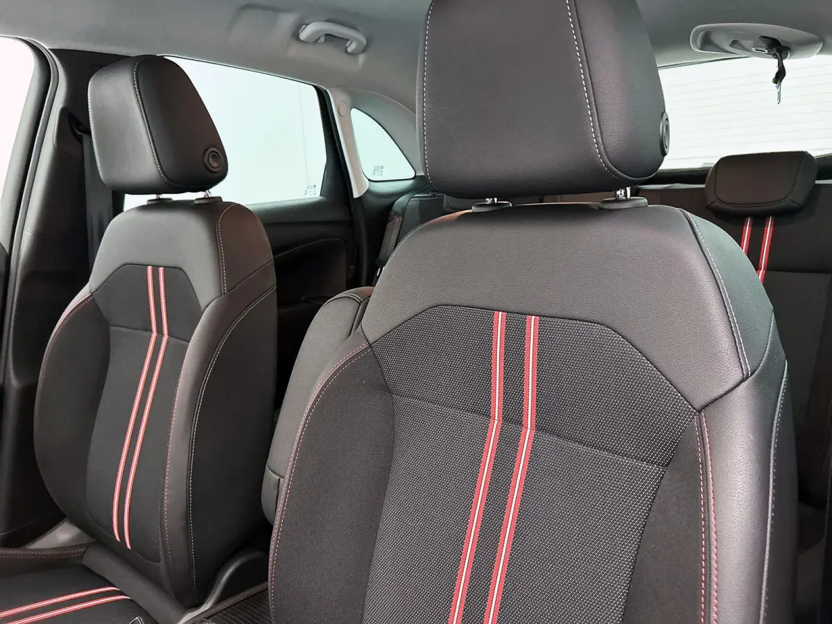 1.2 110pk Level 4 | Navigatie | Camera | Climate Control | Keyless | Apple Carplay/Android Auto | Stoel- en stuurverwarming | LMV 17'' |