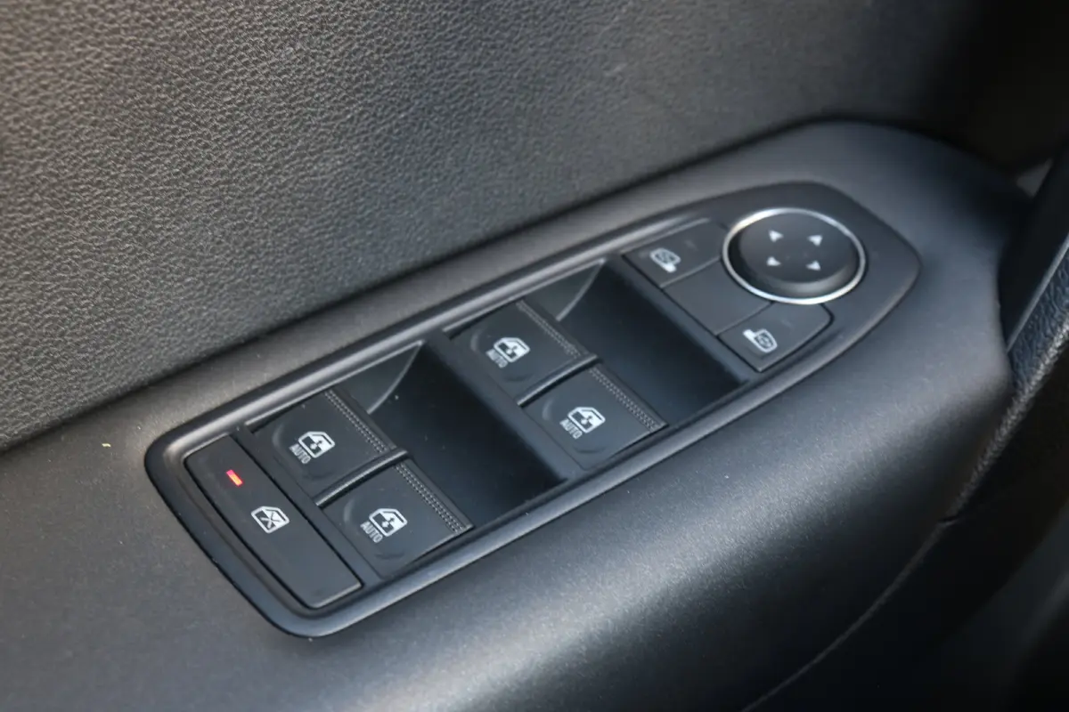 | Navi | Camera | PDC V+A | LED koplampen | LMV 17"| Cruise control | DAB |