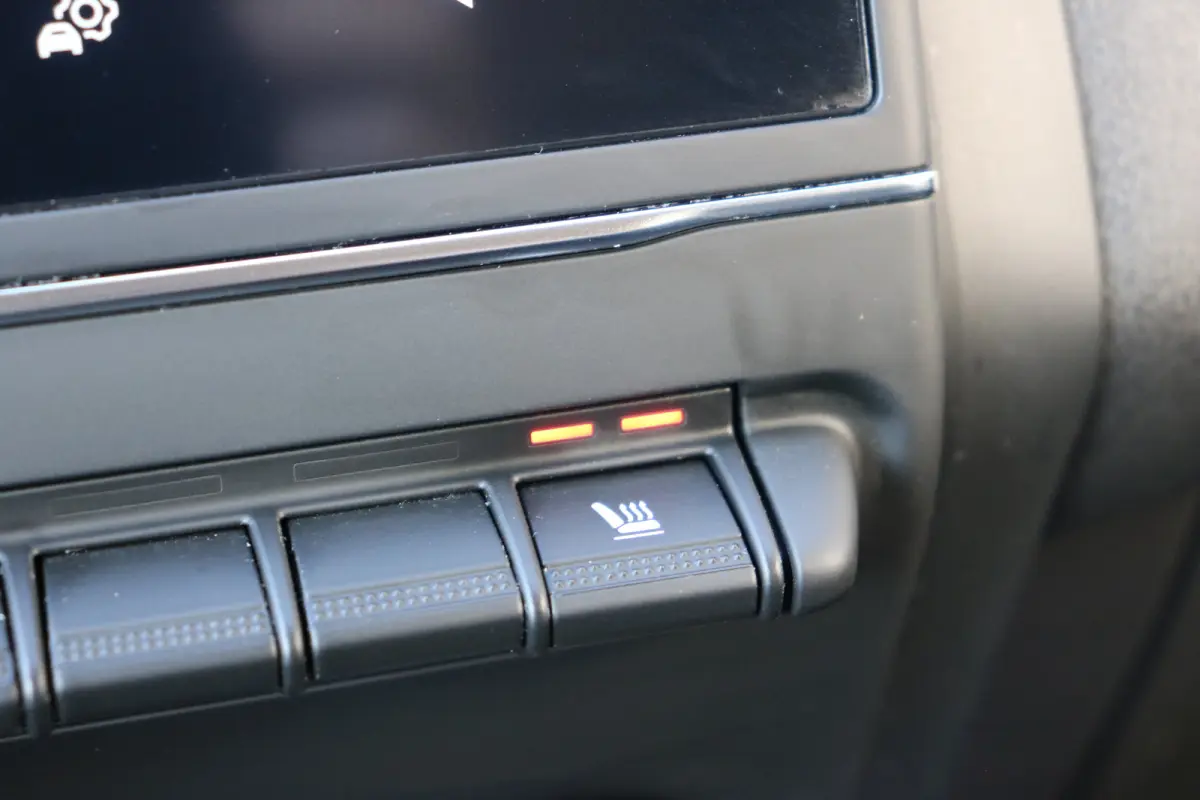 | Navi | Camera | PDC V+A | LED koplampen | LMV 17"| Cruise control | DAB |