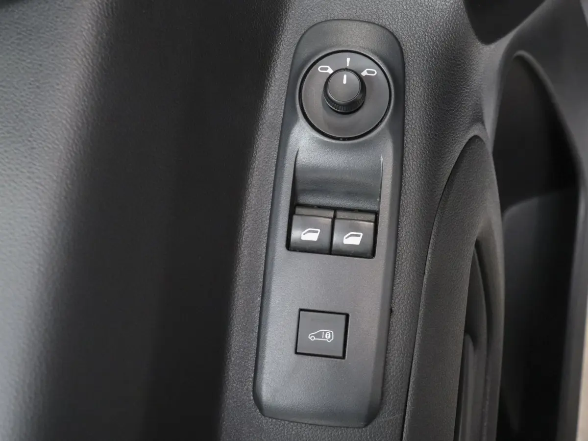 1.5D L1H1 Edition Airco Navigatie Trekhaak Carplay