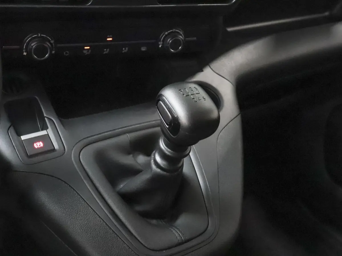 1.5D L1H1 Edition Airco Navigatie Trekhaak Carplay