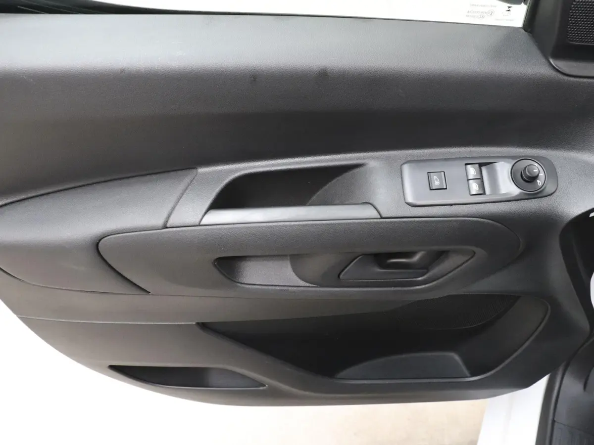1.5D L1H1 Edition Airco Navigatie Trekhaak Carplay