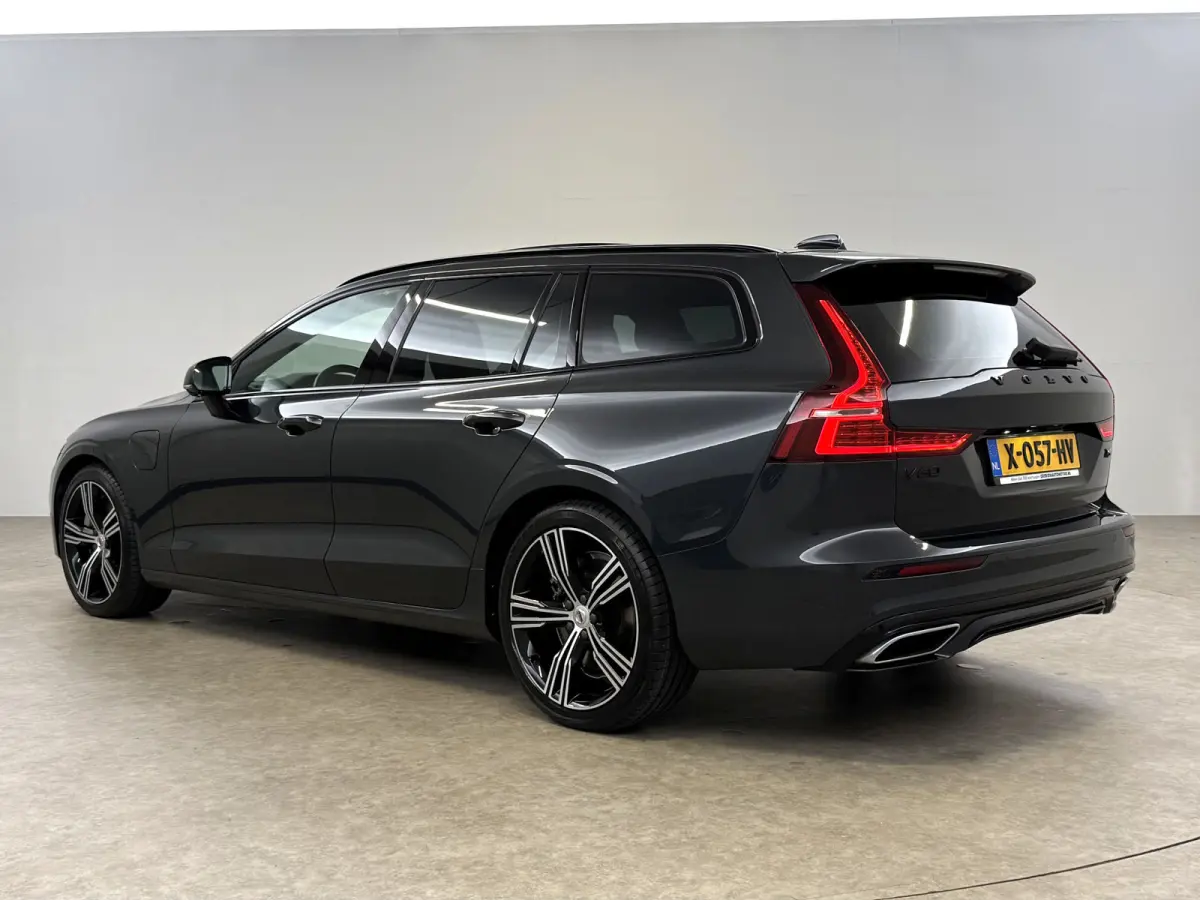 2.0 T6 Recharge AWD R-Design | Pano | Virtual | H/K | HUD | Memory | 360° | Carplay | LED