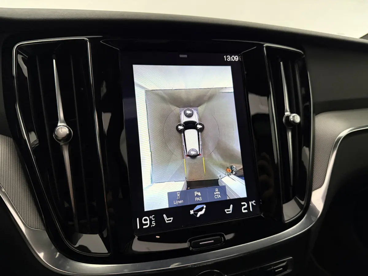 2.0 T6 Recharge AWD R-Design | Pano | Virtual | H/K | HUD | Memory | 360° | Carplay | LED