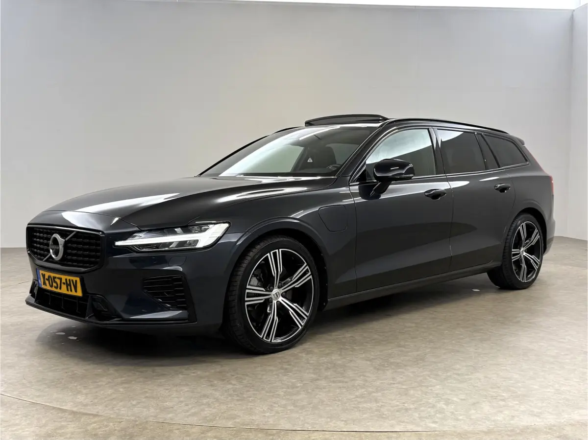 2.0 T6 Recharge AWD R-Design | Pano | Virtual | H/K | HUD | Memory | 360° | Carplay | LED