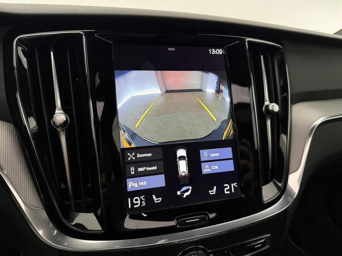 2.0 T6 Recharge AWD R-Design | Pano | Virtual | H/K | HUD | Memory | 360° | Carplay | LED