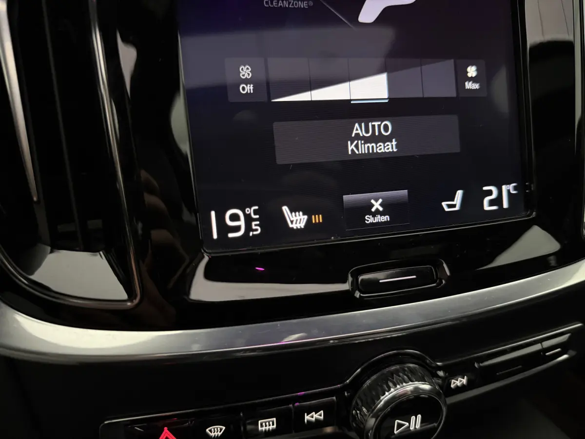 2.0 T6 Recharge AWD R-Design | Pano | Virtual | H/K | HUD | Memory | 360° | Carplay | LED