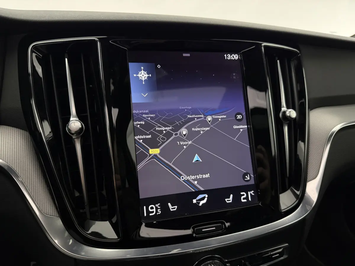 2.0 T6 Recharge AWD R-Design | Pano | Virtual | H/K | HUD | Memory | 360° | Carplay | LED