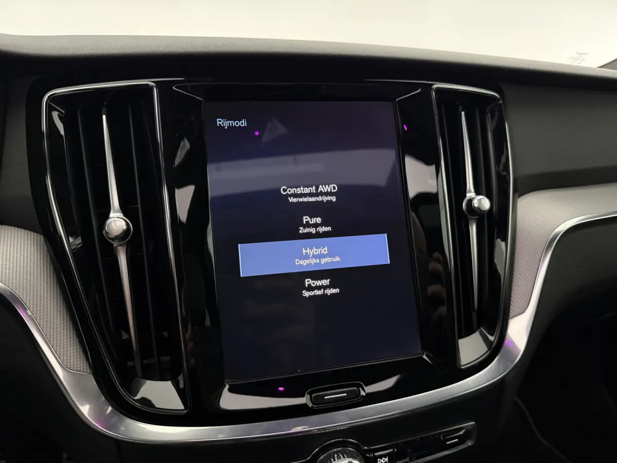2.0 T6 Recharge AWD R-Design | Pano | Virtual | H/K | HUD | Memory | 360° | Carplay | LED