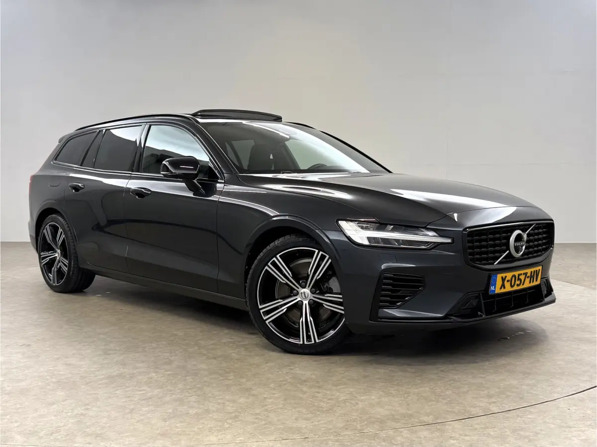 2.0 T6 Recharge AWD R-Design | Pano | Virtual | H/K | HUD | Memory | 360° | Carplay | LED