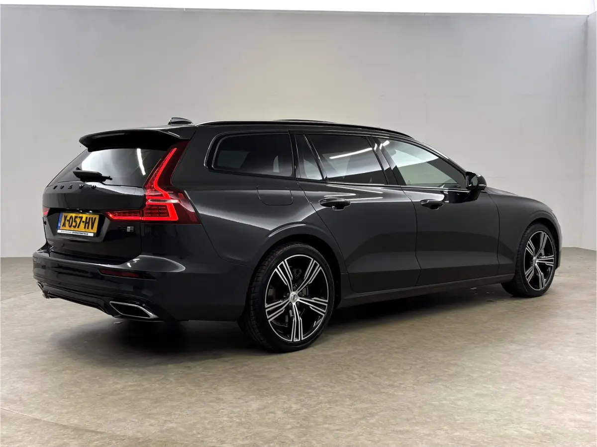 2.0 T6 Recharge AWD R-Design | Pano | Virtual | H/K | HUD | Memory | 360° | Carplay | LED