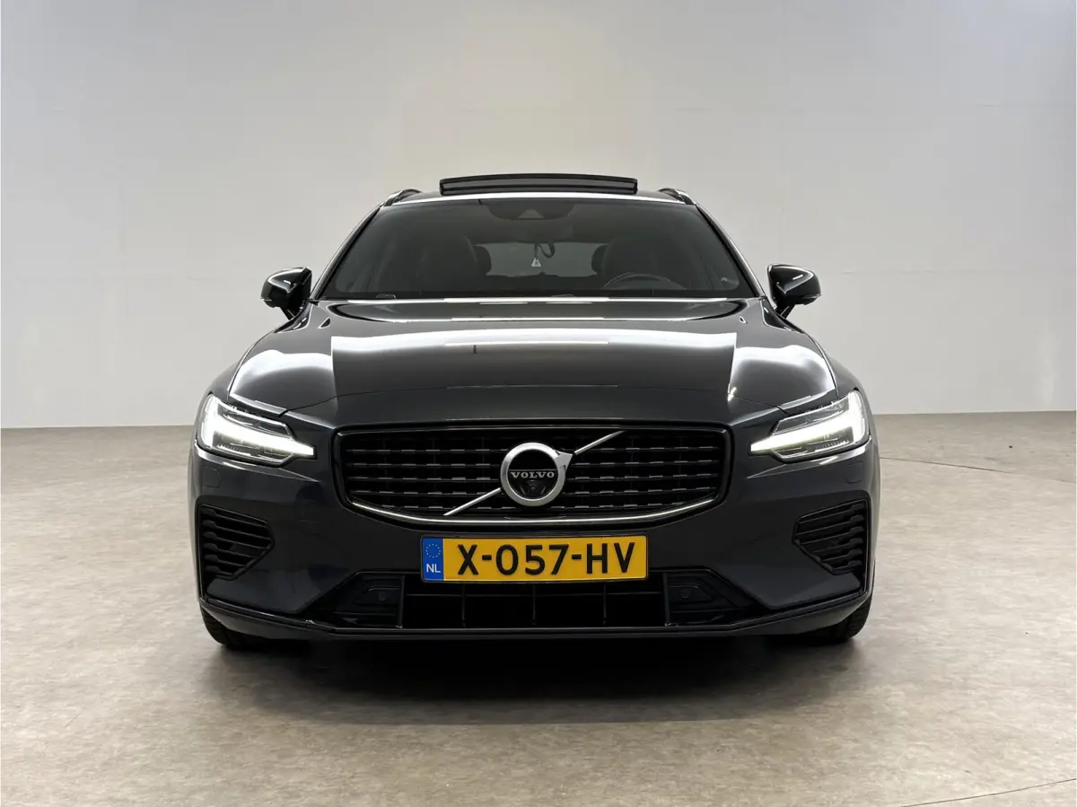 2.0 T6 Recharge AWD R-Design | Pano | Virtual | H/K | HUD | Memory | 360° | Carplay | LED