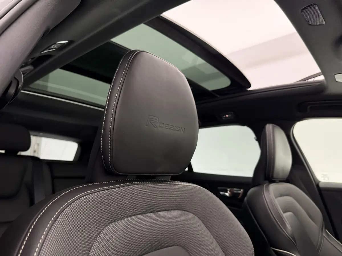2.0 T6 Recharge AWD R-Design | Pano | Virtual | H/K | HUD | Memory | 360° | Carplay | LED