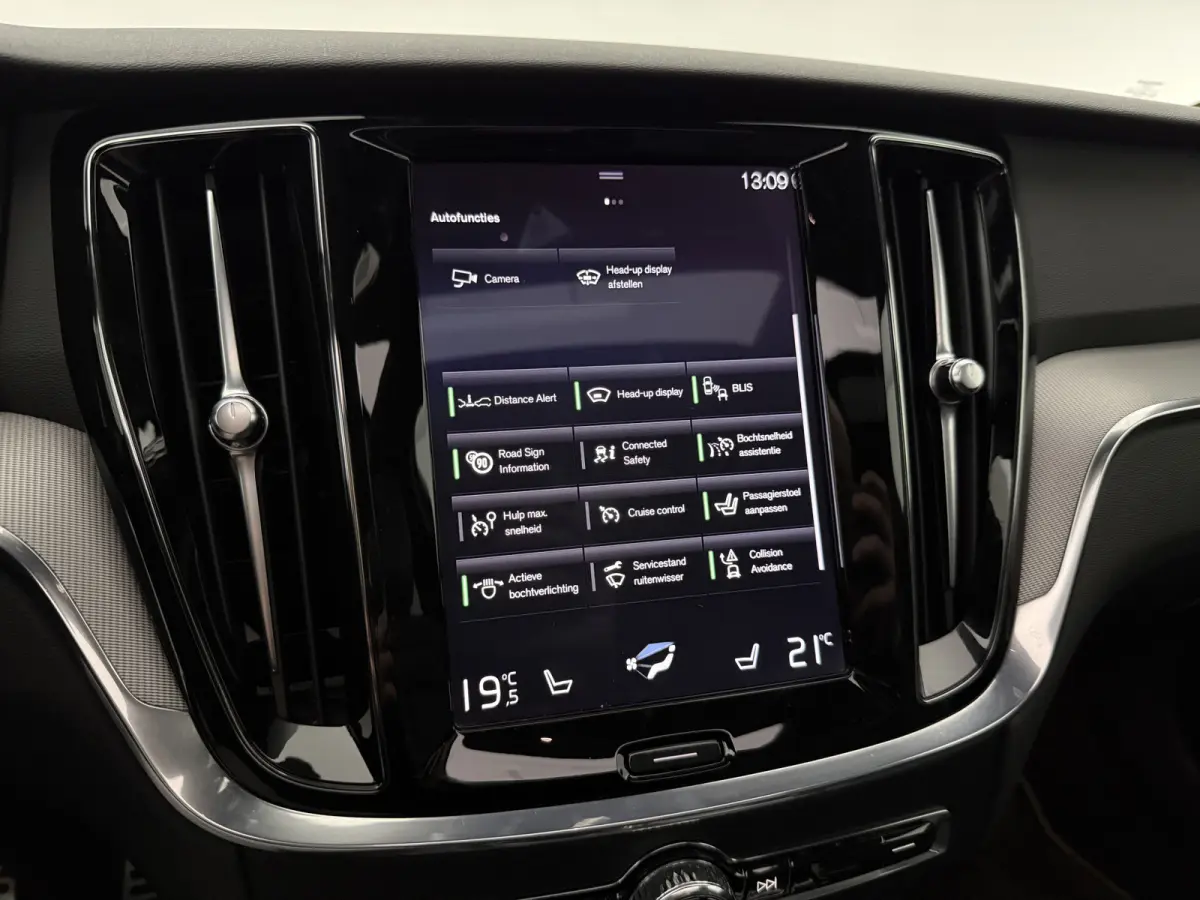 2.0 T6 Recharge AWD R-Design | Pano | Virtual | H/K | HUD | Memory | 360° | Carplay | LED