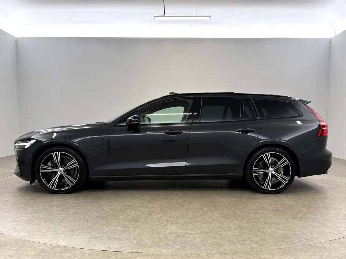 2.0 T6 Recharge AWD R-Design | Pano | Virtual | H/K | HUD | Memory | 360° | Carplay | LED