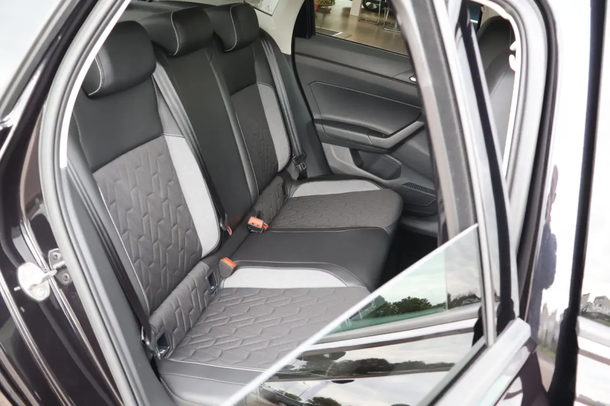 1.0 TSI 95pk DSG Life Edition | Trekhaak | Camera | Carplay | Parkeersensoren | Navi