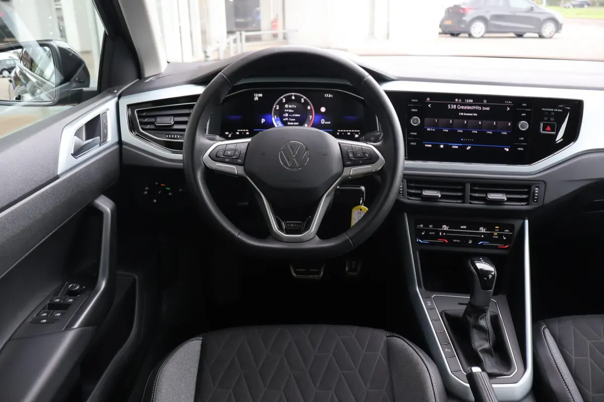 1.0 TSI 95pk DSG Life Edition | Trekhaak | Camera | Carplay | Parkeersensoren | Navi