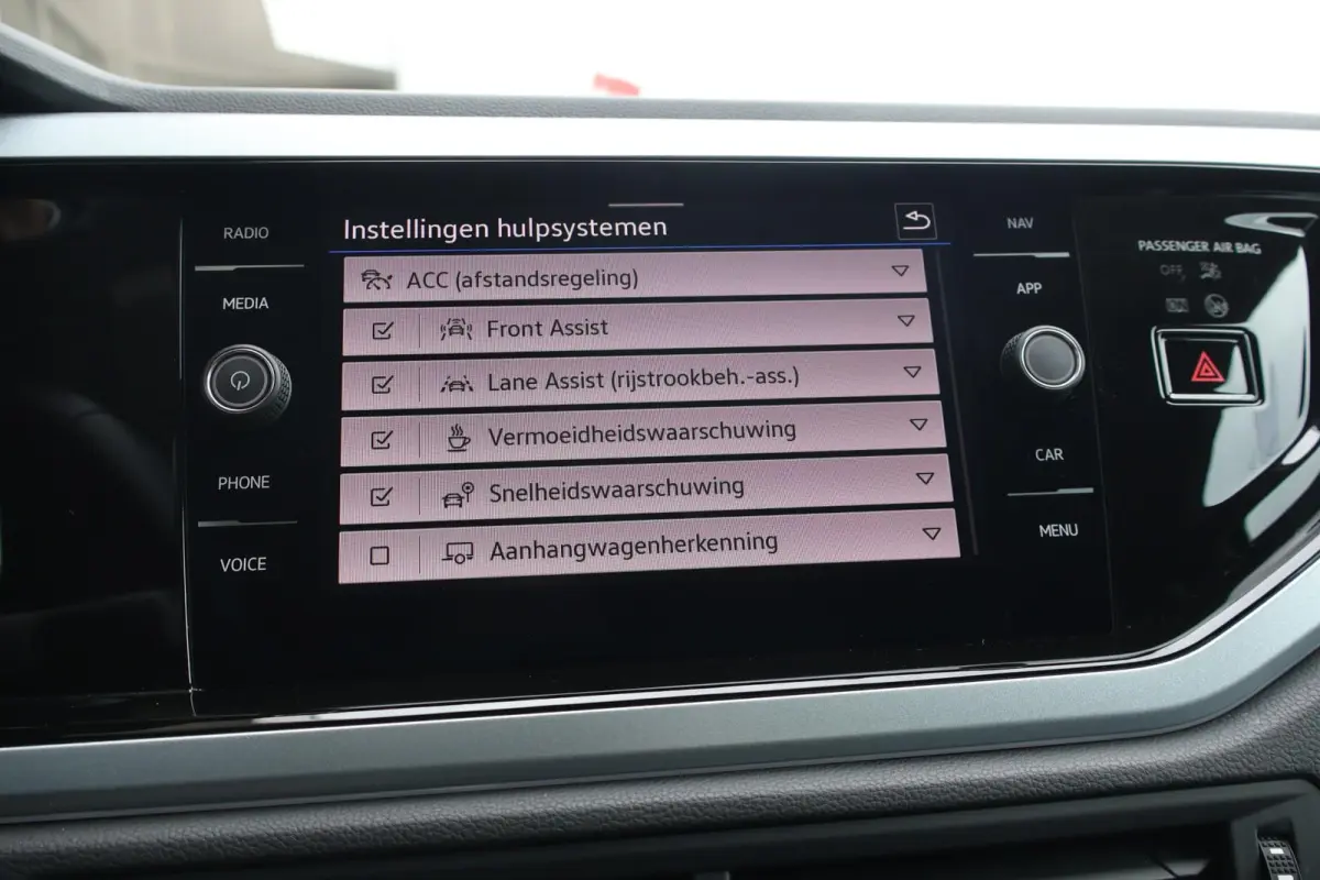 1.0 TSI 95pk DSG Life Edition | Trekhaak | Camera | Carplay | Parkeersensoren | Navi