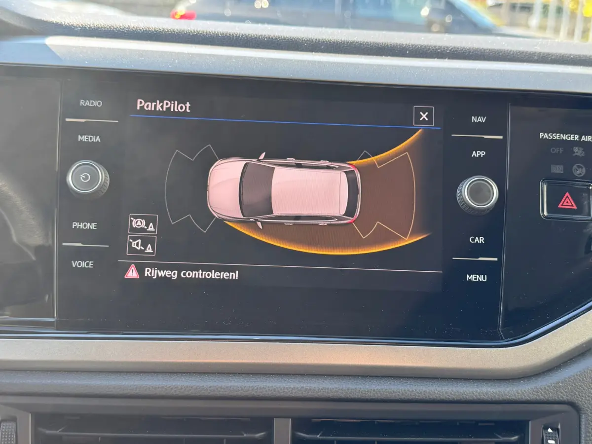 1.0 TSI Comfortline * Navigatiesysteem * Stoelverwarming * Parkeersensoren *