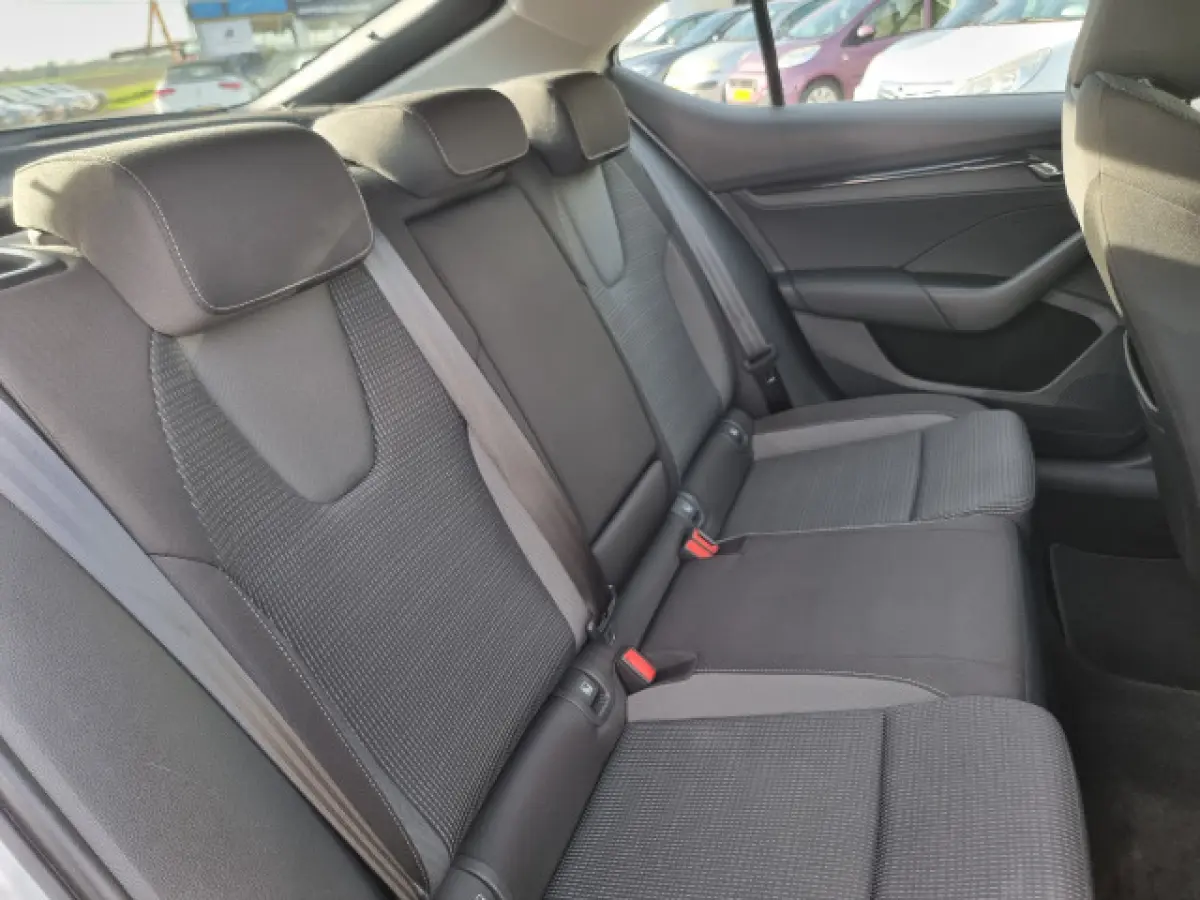1.0 TSI Business Edition | Apple car play | Android Auto |