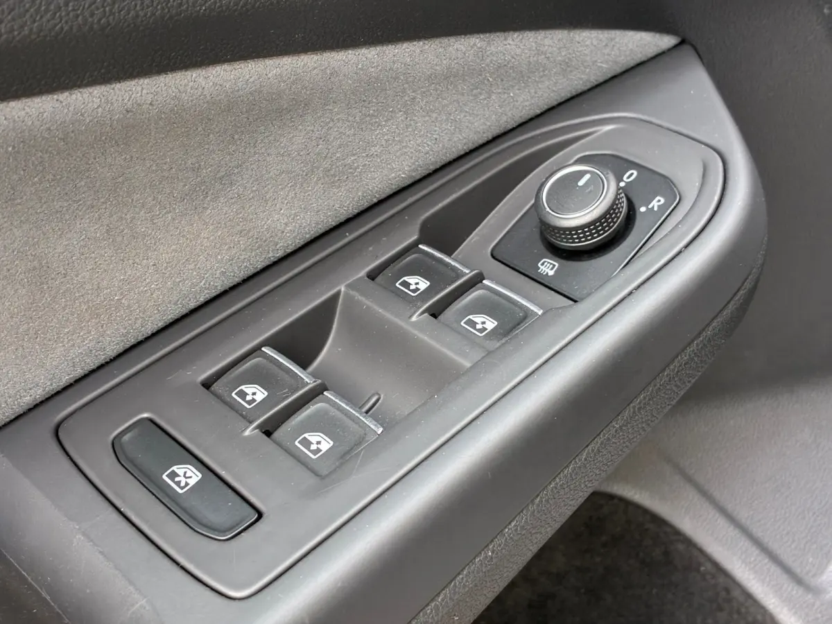 1.5 eTSI R-Line Business+|Automaat|Panoramadak|Camera|Navigatie|CarPlay|CruiseControl|Climatronic|Goed Onderhouden