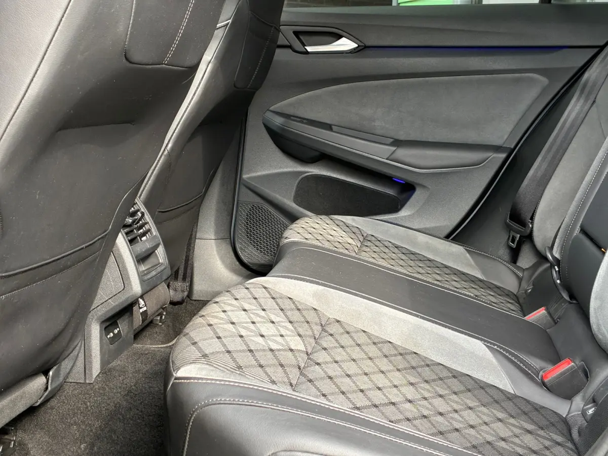 1.5 eTSI R-Line Business+|Automaat|Panoramadak|Camera|Navigatie|CarPlay|CruiseControl|Climatronic|Goed Onderhouden