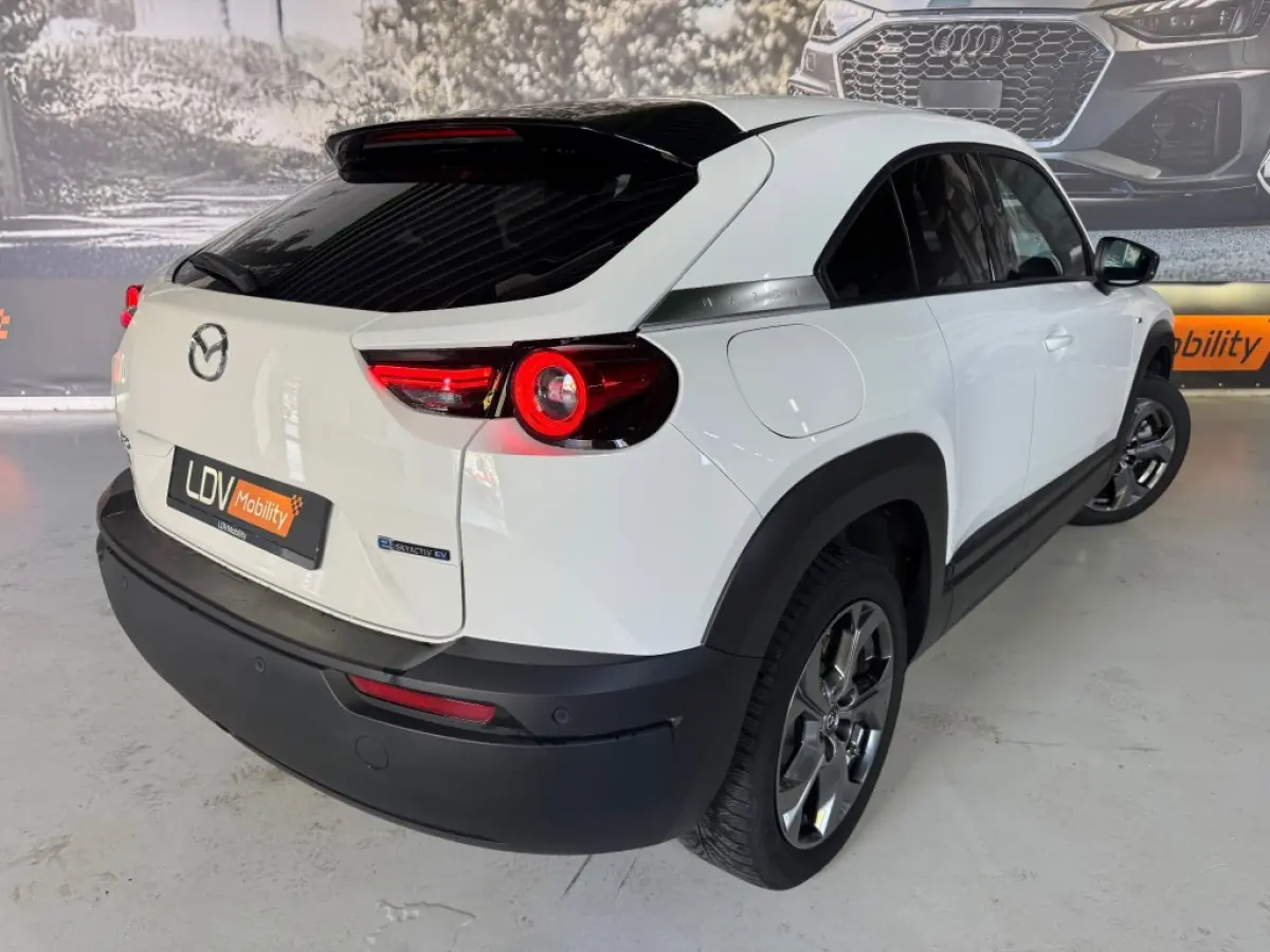 e-SkyActiv EV 145 Advantage 36 kWh / 27971 km / CarPlay / All-season banden.