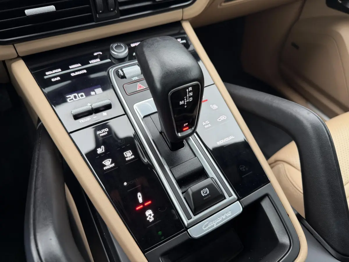 3.0 E-Hybrid Sport Chrono | Panoramadak | 360* Camera | Luchtvering | Bose |