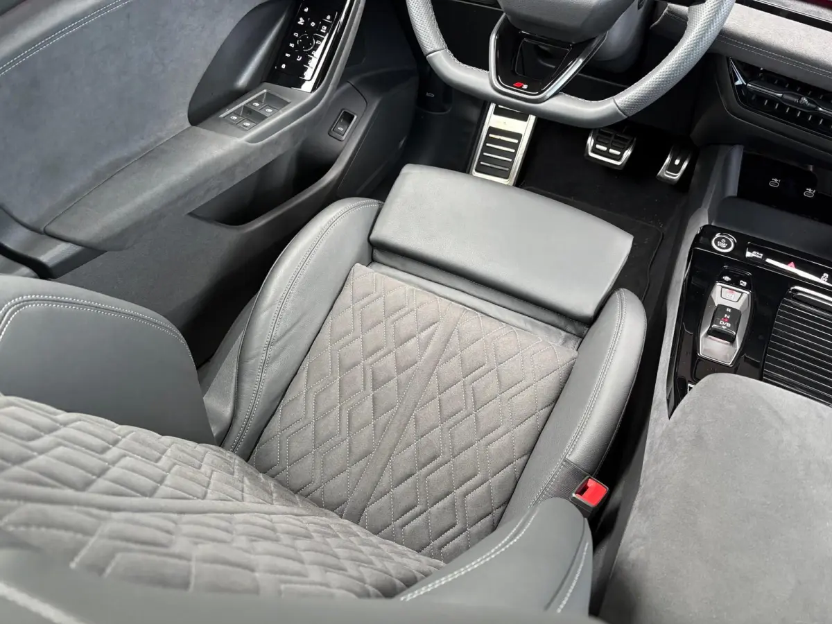 252pk S edition 83 kWh | Sportstoelen Plus | B&O Audio | Luchtvering | Trekhaak