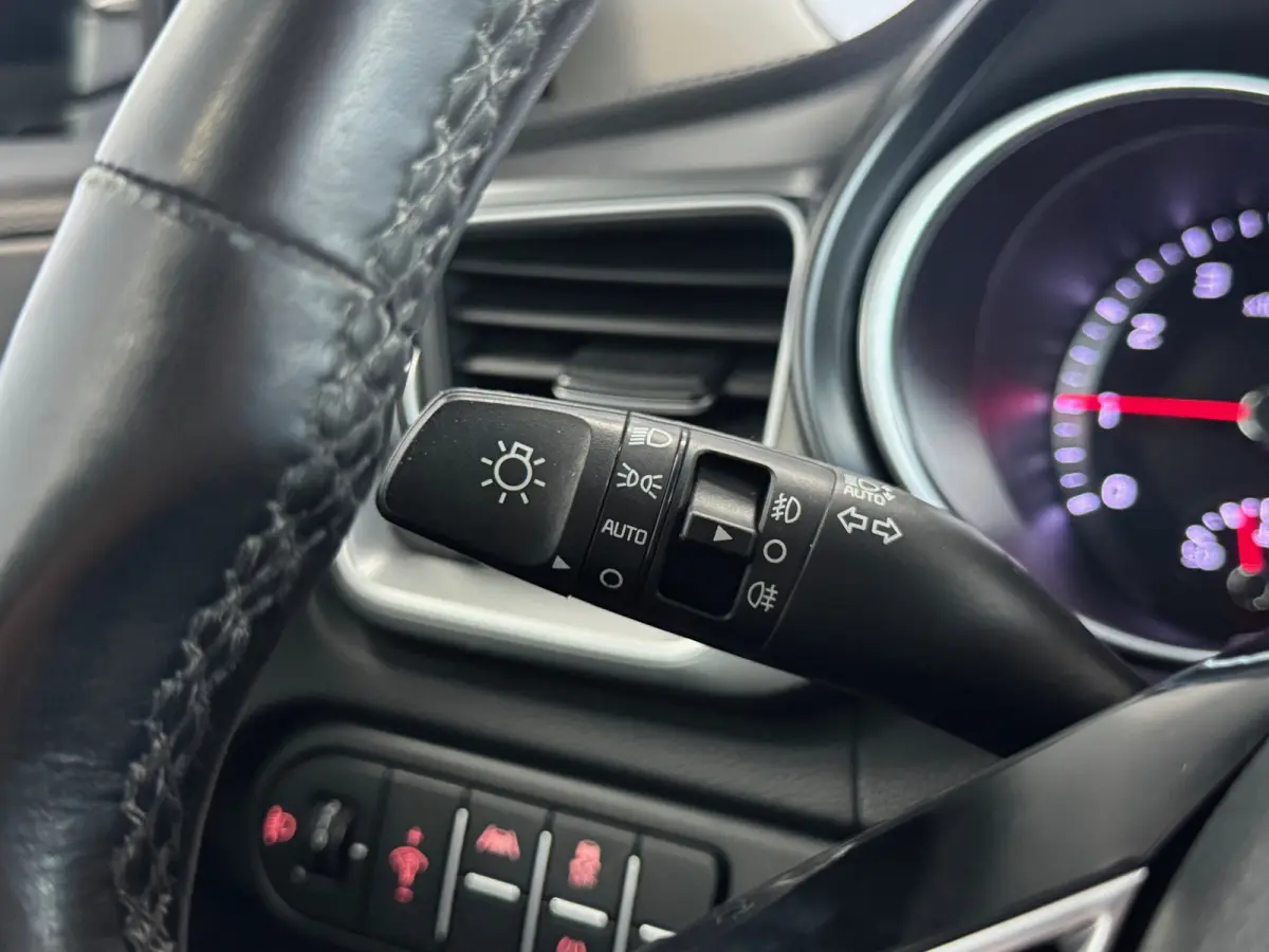 1.0 T-GDi DynamicPlusLine CarPlay Camera Stoel-Stuur verwarming Trekhaak