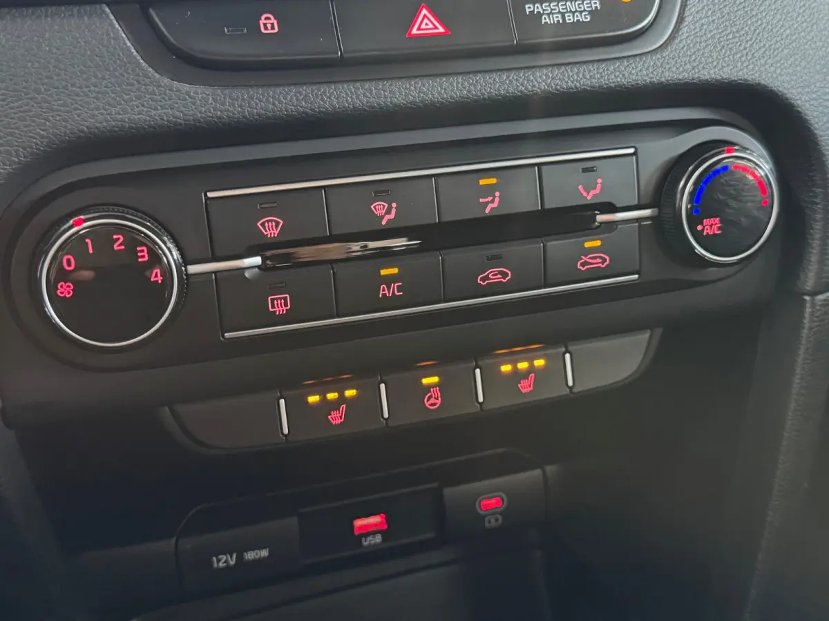 1.0 T-GDi DynamicPlusLine CarPlay Camera Stoel-Stuur verwarming Trekhaak