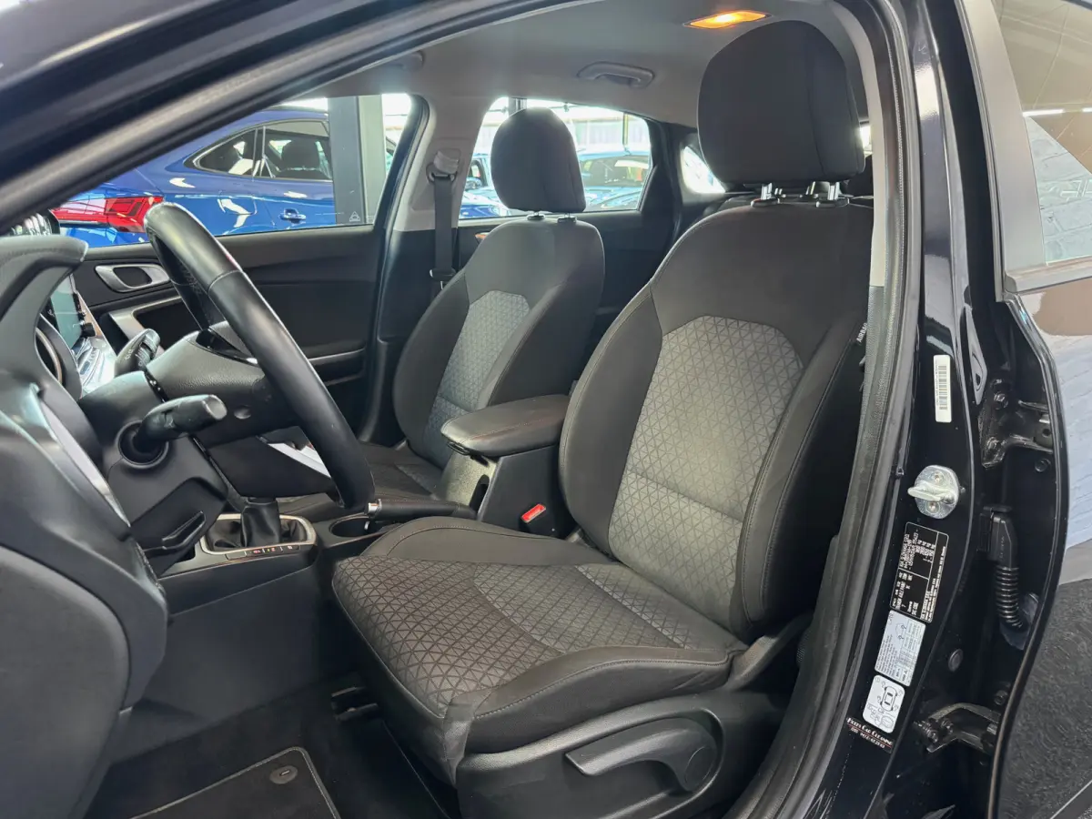 1.0 T-GDi DynamicPlusLine CarPlay Camera Stoel-Stuur verwarming Trekhaak