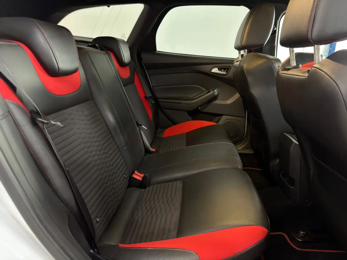 2.0 ST|DEALER ONDERHOUDEN|CARPLAY|INRUIL MOGELIJK|
