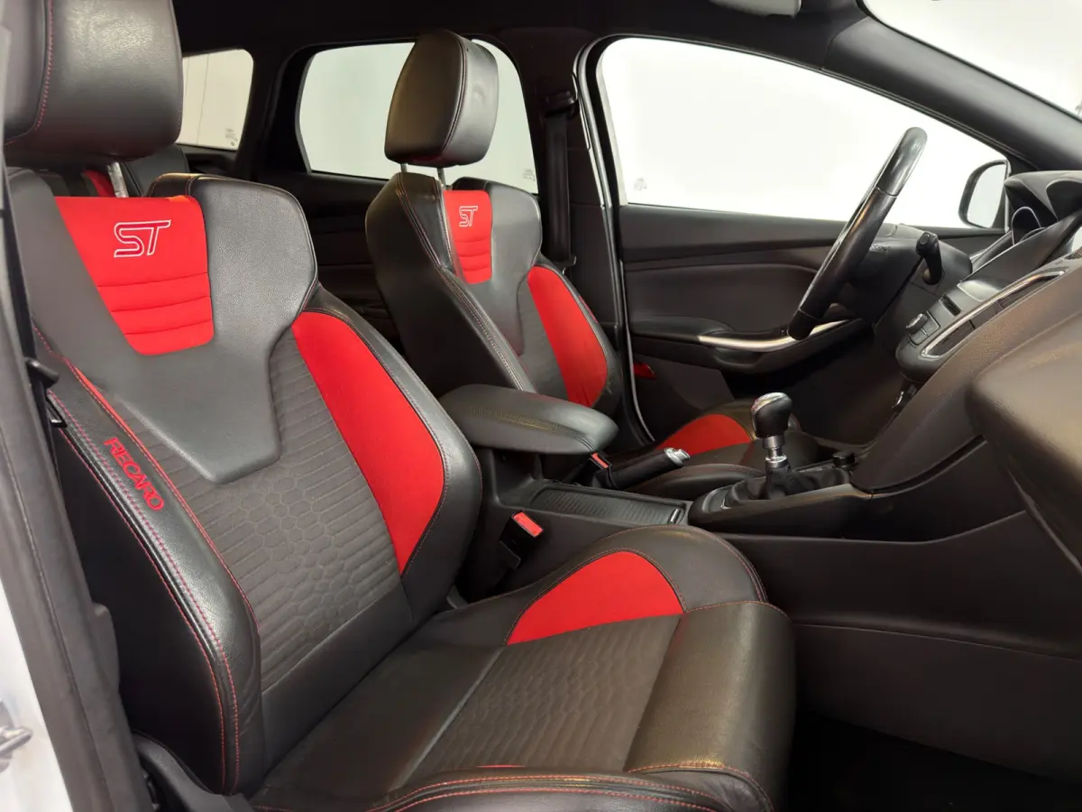 2.0 ST|DEALER ONDERHOUDEN|CARPLAY|INRUIL MOGELIJK|