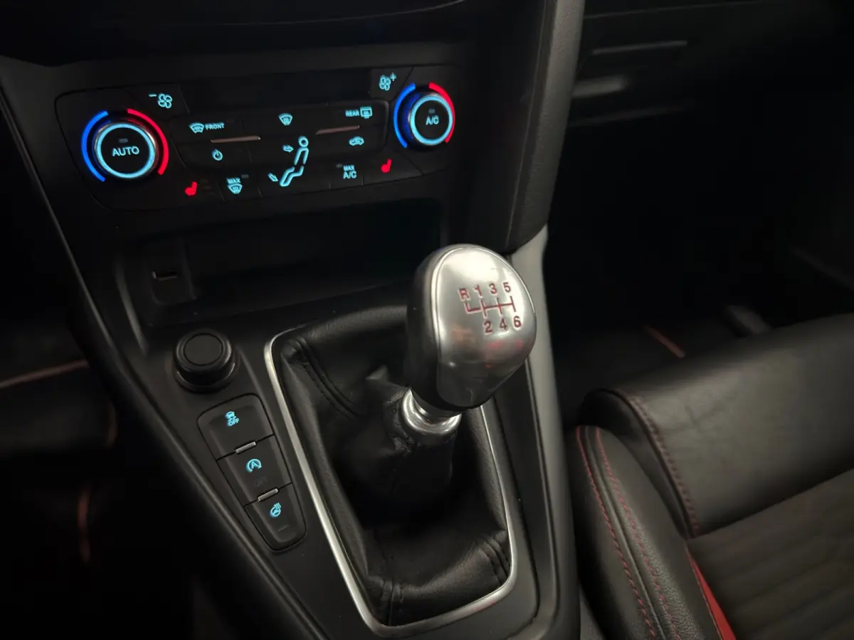 2.0 ST|DEALER ONDERHOUDEN|CARPLAY|INRUIL MOGELIJK|