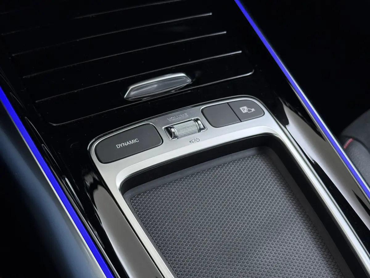 GLA 250 e AMG Line | Dodehoek Burmester Keyless Multibeam